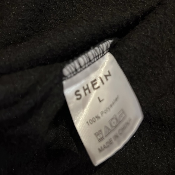 Black sweater with funny saying ~ free hugs just kidding don’t touch me size L - Picture 4 of 6